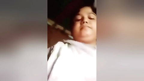 Sexy brunette in amateur cam shows her hairy pussy