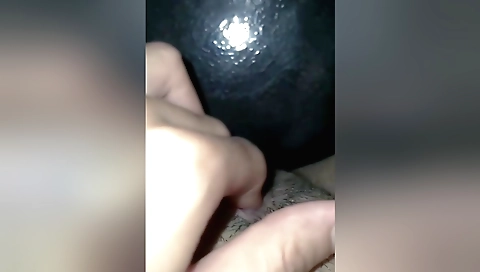 Bented Alger 9a7ba starts to watch a video with her husband