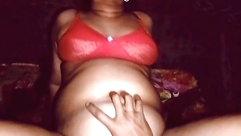 Indian slut with a nice ass shows skills at anal sex