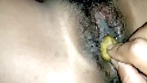 Indian brunette gives some sexy porn with her hairy pussy