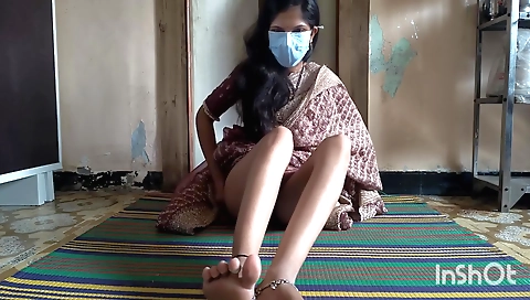 Indian woman rubs her cunt and clit in the solo video