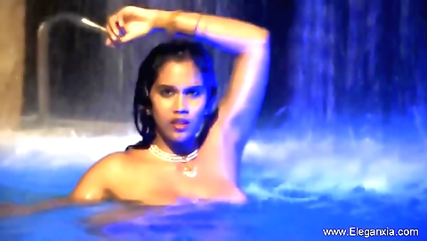 Brunette babe enjoys outdoor sex with her boyfriend