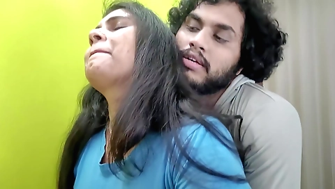 Indian teen with a nice body gets a blowjob from her lover