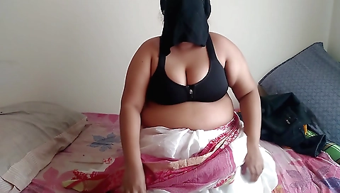 Badi desi girl is getting fucked by her stepbrother in the house