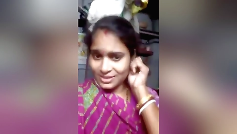 Solo video cam of desi girl with big tits and tits