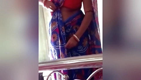 Indian bhabi in red dress shows her big tits in solo video