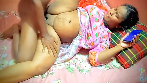 Indian girl plays with her big fat ass in amateur porn