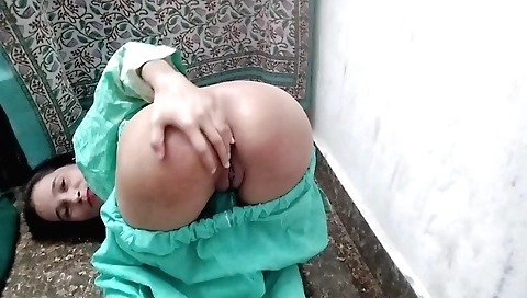 Amateur teen girl masturbates in a small white dress